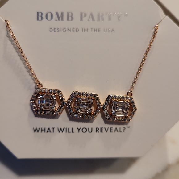 Bomb Party April Necklace - Picture 3 of 3